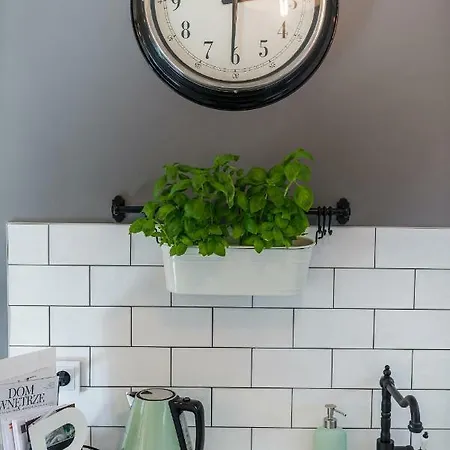 Noclegi4u Wola 公寓 *